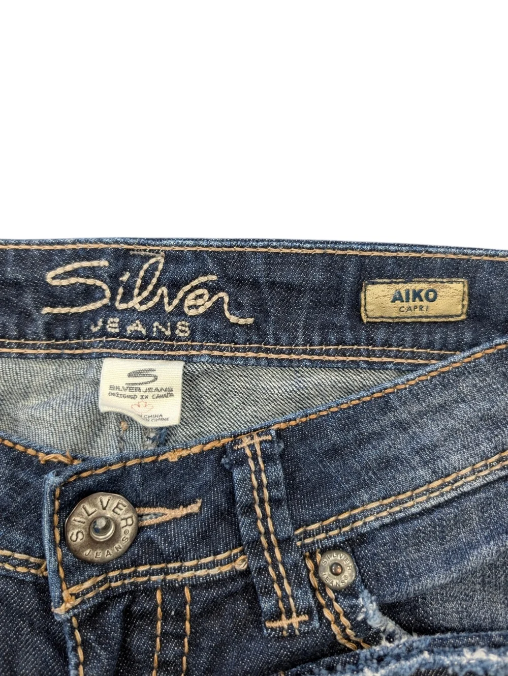 Vintage Y2K Silver Jeans Aiko Capri Distressed Cotton Jeans. W27